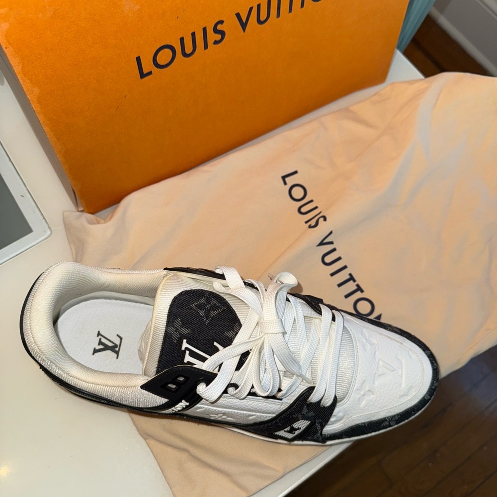 Louis Vuitton Black and White Sporty Sneakers - Picture 4 of 11